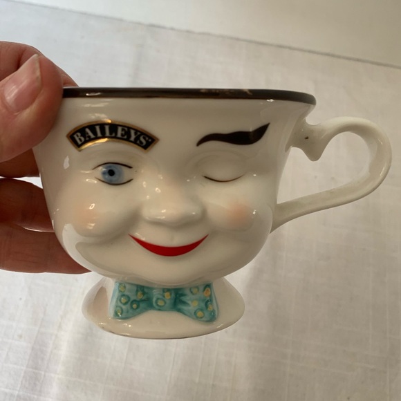BAILEYS | Winking Mug - Picture 2 of 6